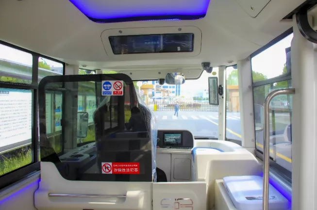 driverless mini buses-1